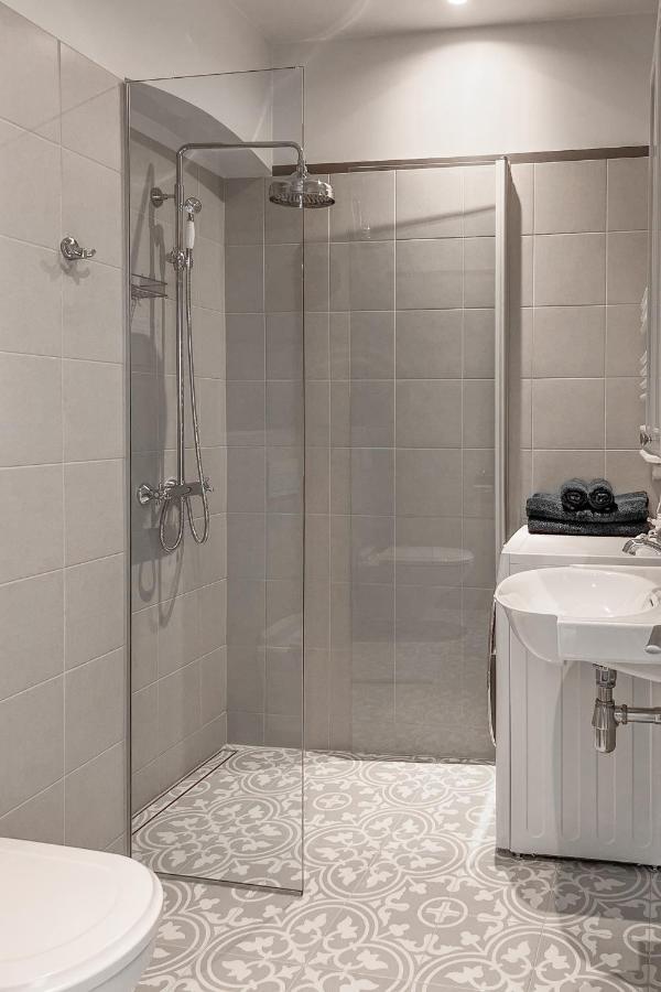Apartment Grand Residents *